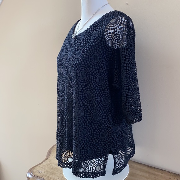 CHICOS TRAVELERS CROCHET LACE OVERLAY TOP - Picture 2 of 13